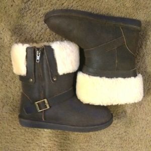 SOLD!!BearPaw Boots